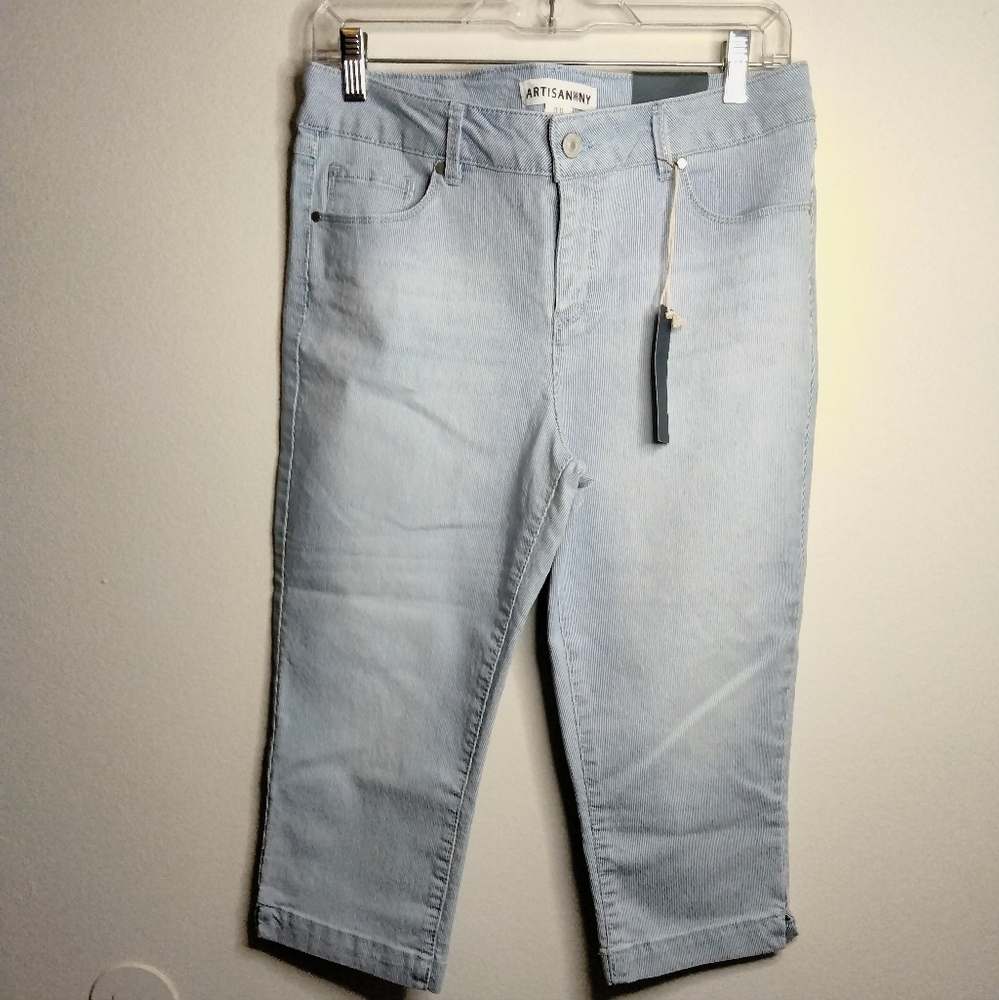 Artisan NY (Size 10) Pinstripe Light Wash Denim Capris (NWT)